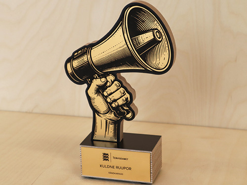 auhindade tellimine - karikas puidust