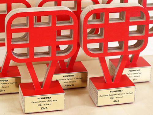 auhinna karikate müük